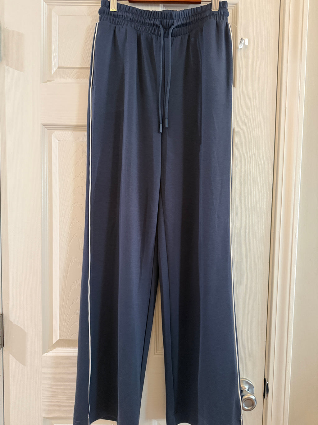 Danskin Navy Lounge Set with White Piping