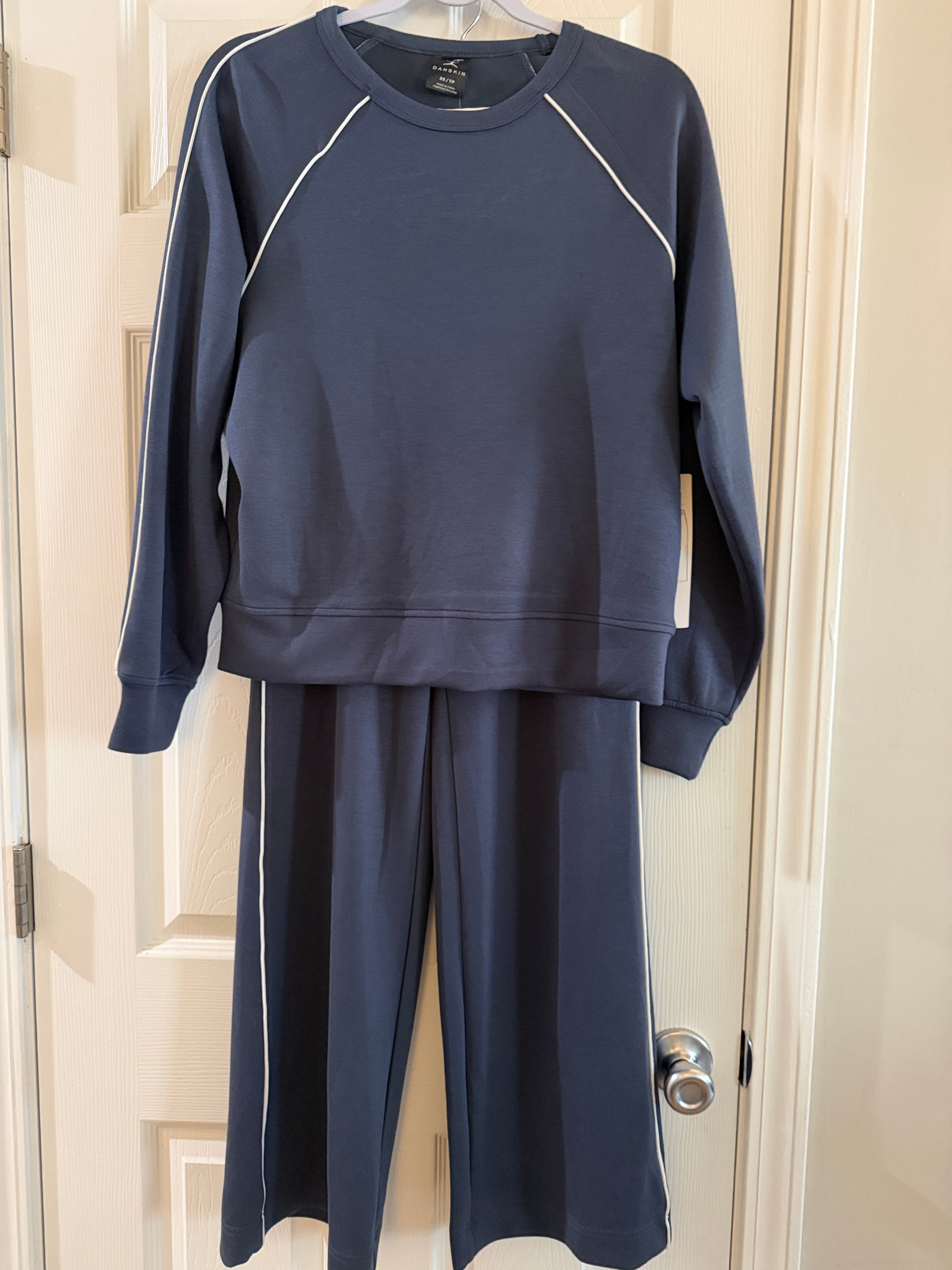 Danskin Navy Lounge Set with White Piping