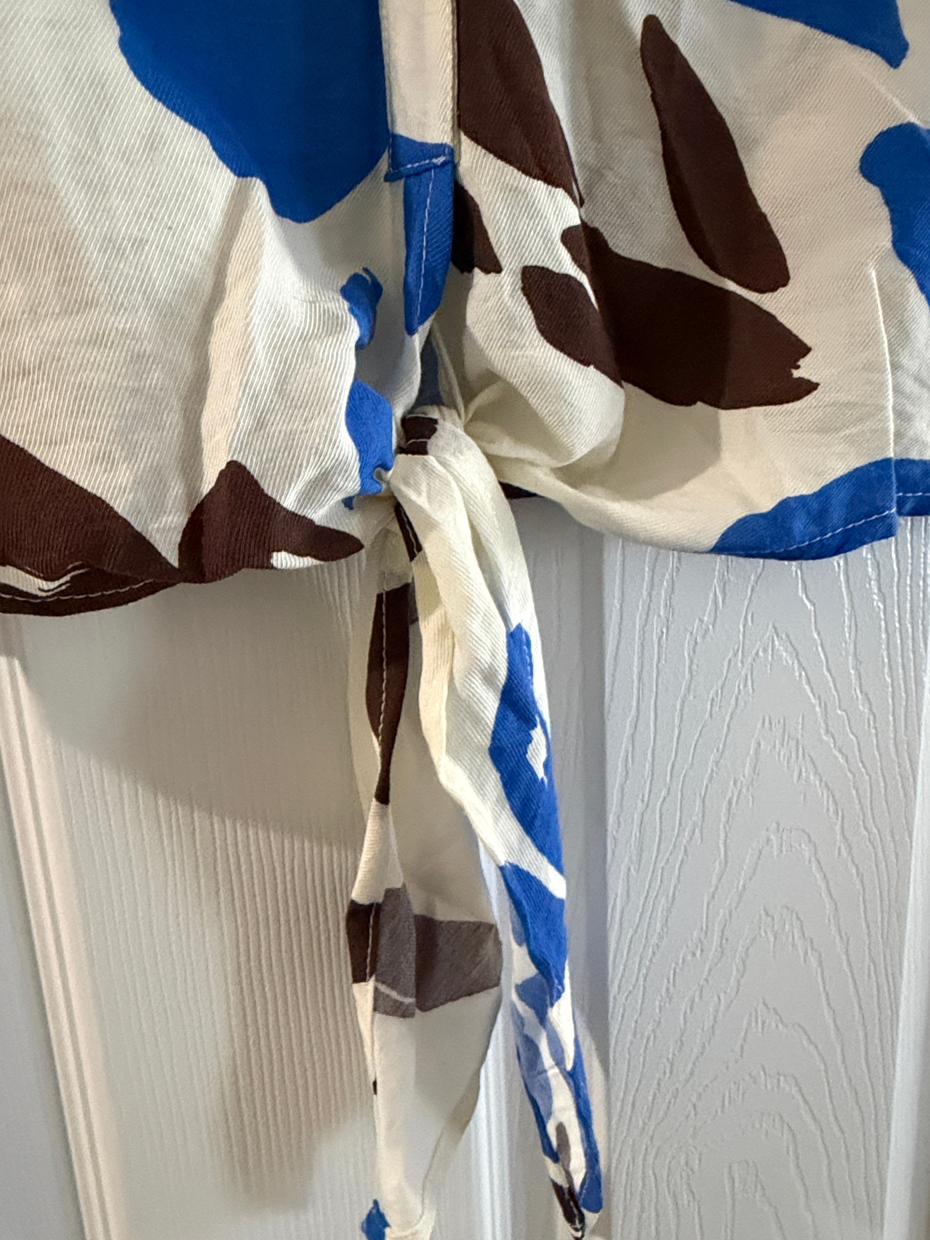 Jules & Leopold Cream Sleeveless Tie-Front Top with Blue and Brown Floral Print